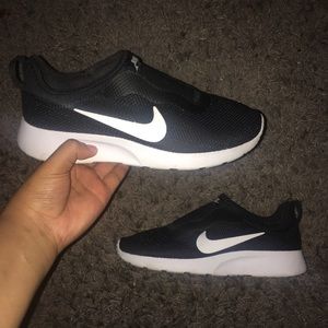 Women’s Nike slip on Sneakers